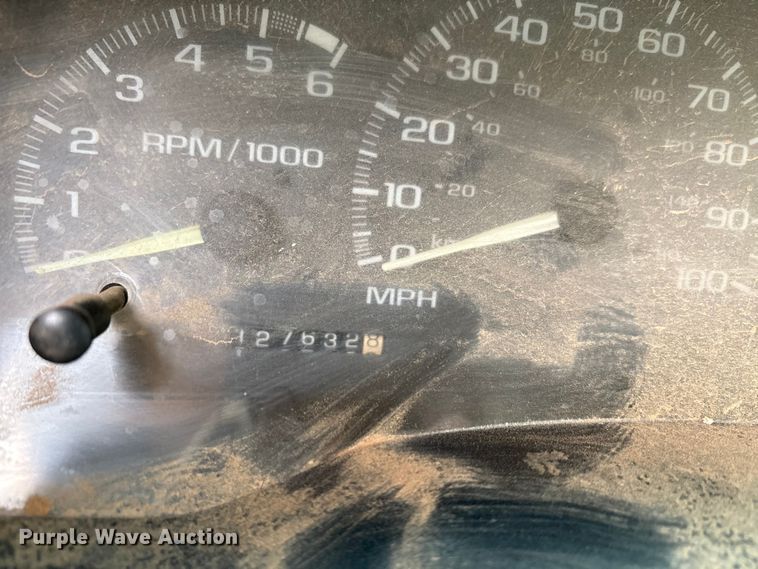 image for item EA7807 1999 Chevrolet C3500 flatbed pickup truck