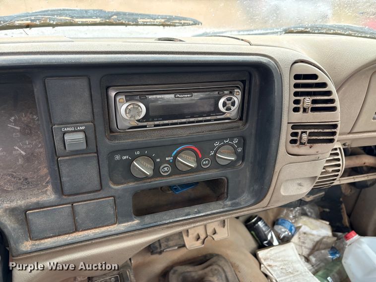 image for item EA7807 1999 Chevrolet C3500 flatbed pickup truck