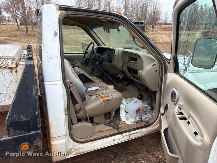 image for item EA7807 1999 Chevrolet C3500 flatbed pickup truck