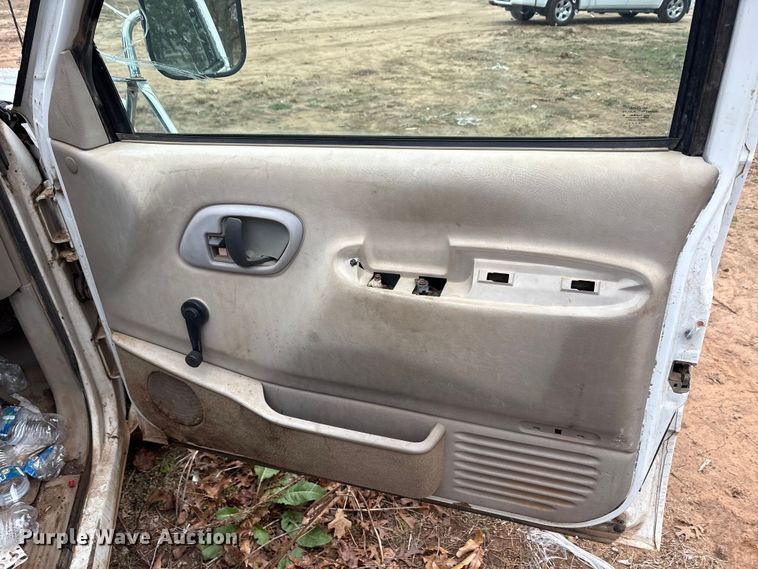 image for item EA7807 1999 Chevrolet C3500 flatbed pickup truck