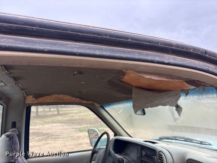 image for item EA7807 1999 Chevrolet C3500 flatbed pickup truck