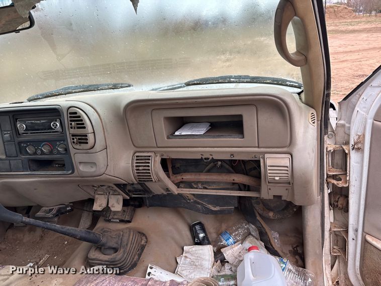 image for item EA7807 1999 Chevrolet C3500 flatbed pickup truck