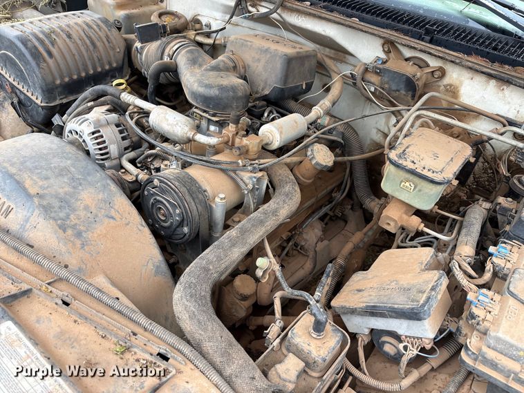 image for item EA7807 1999 Chevrolet C3500 flatbed pickup truck