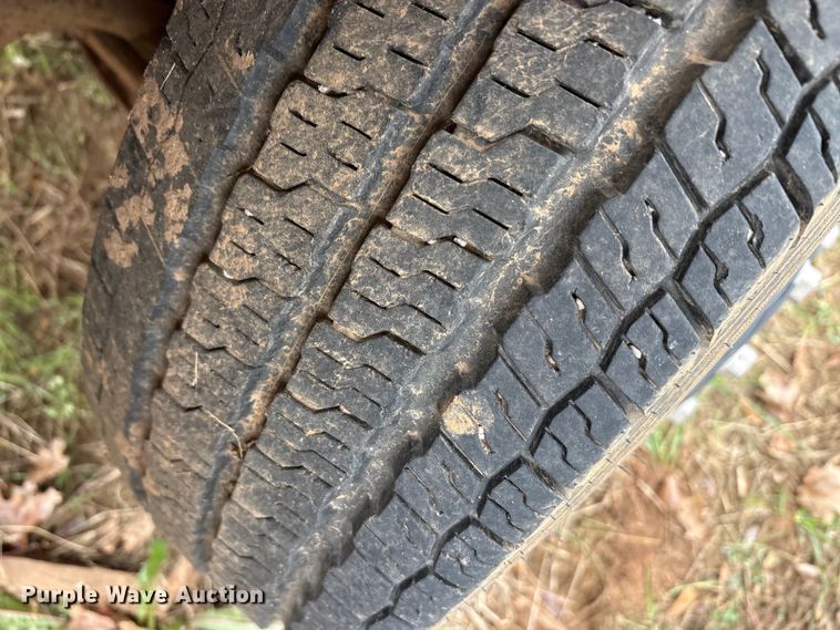 image for item EA7807 1999 Chevrolet C3500 flatbed pickup truck