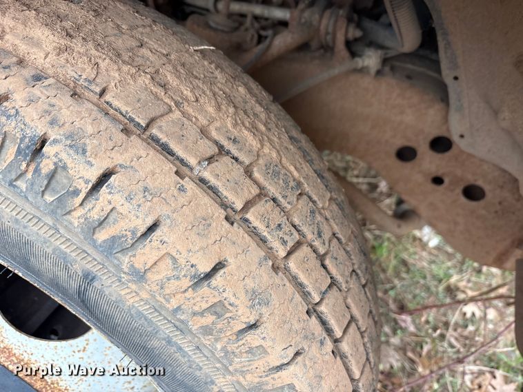 image for item EA7807 1999 Chevrolet C3500 flatbed pickup truck