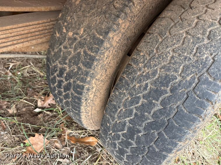 image for item EA7807 1999 Chevrolet C3500 flatbed pickup truck