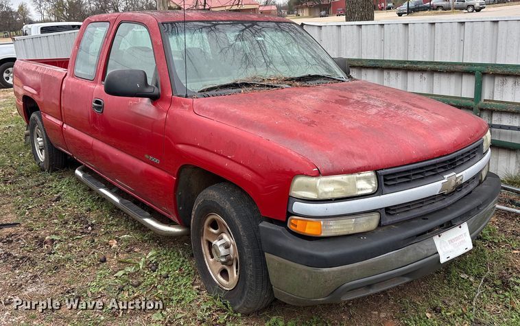 image for item EA7808 2002 Chevrolet Silverado Ext. Cab pickup truck