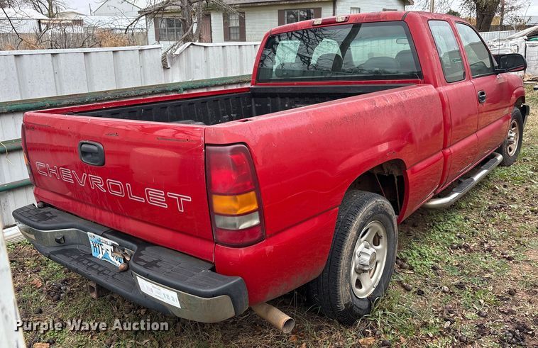 image for item EA7808 2002 Chevrolet Silverado Ext. Cab pickup truck