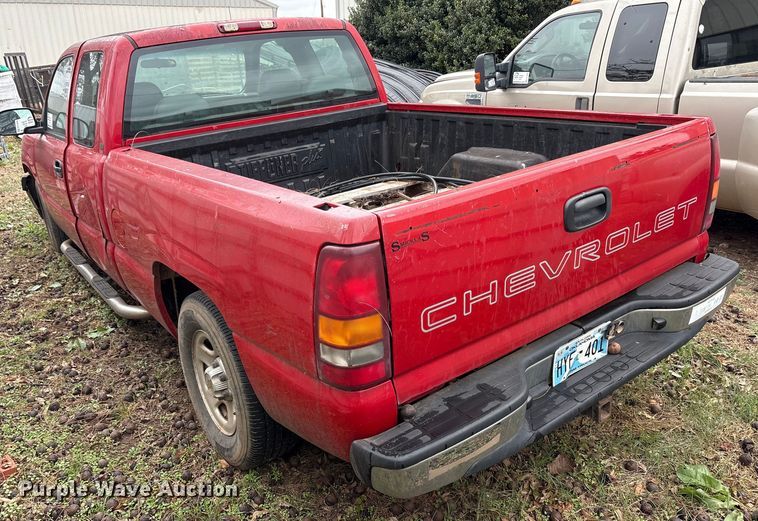 image for item EA7808 2002 Chevrolet Silverado Ext. Cab pickup truck