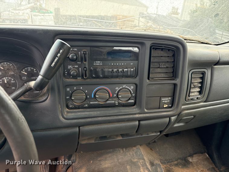 image for item EA7808 2002 Chevrolet Silverado Ext. Cab pickup truck