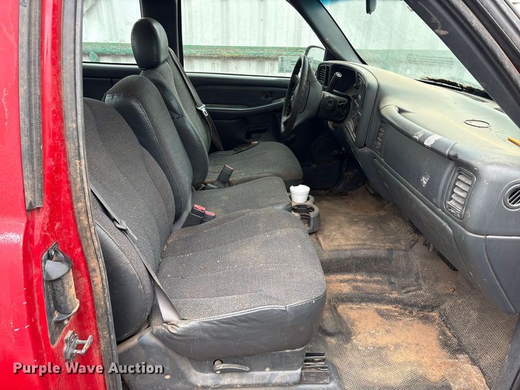 image for item EA7808 2002 Chevrolet Silverado Ext. Cab pickup truck