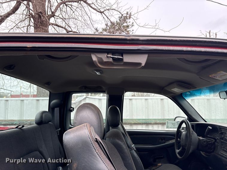 image for item EA7808 2002 Chevrolet Silverado Ext. Cab pickup truck