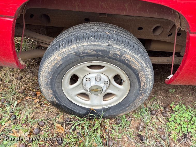 image for item EA7808 2002 Chevrolet Silverado Ext. Cab pickup truck