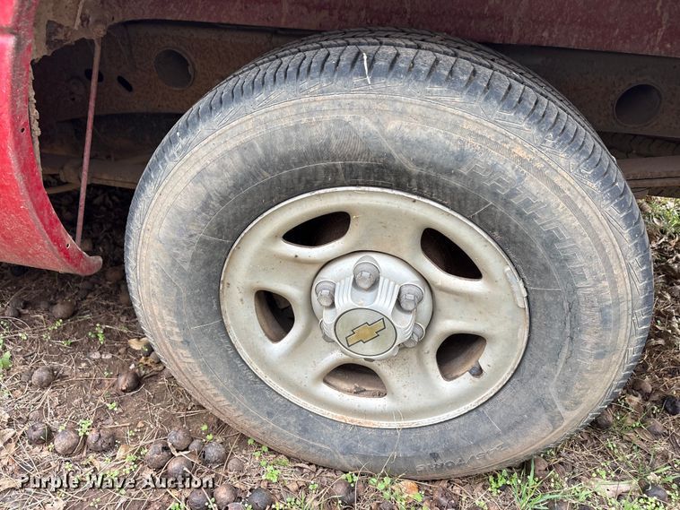 image for item EA7808 2002 Chevrolet Silverado Ext. Cab pickup truck