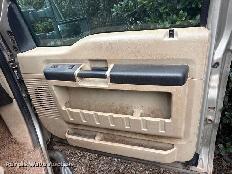 image for item EA7809 2009 Ford F350 Super Duty SuperCab pickup truck