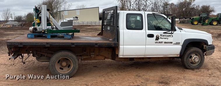 image for item EA7810 2007 Chevrolet Silverado 3500 Ext. Cab flatbed truck
