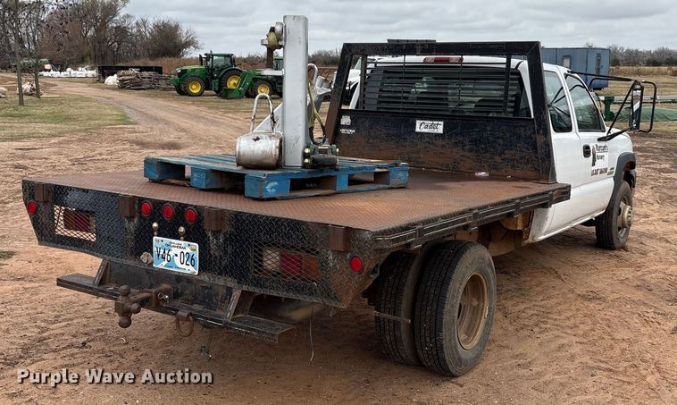 image for item EA7810 2007 Chevrolet Silverado 3500 Ext. Cab flatbed truck