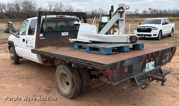 image for item EA7810 2007 Chevrolet Silverado 3500 Ext. Cab flatbed truck