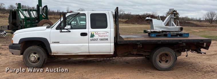 image for item EA7810 2007 Chevrolet Silverado 3500 Ext. Cab flatbed truck