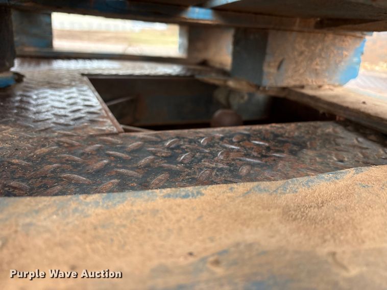 image for item EA7810 2007 Chevrolet Silverado 3500 Ext. Cab flatbed truck