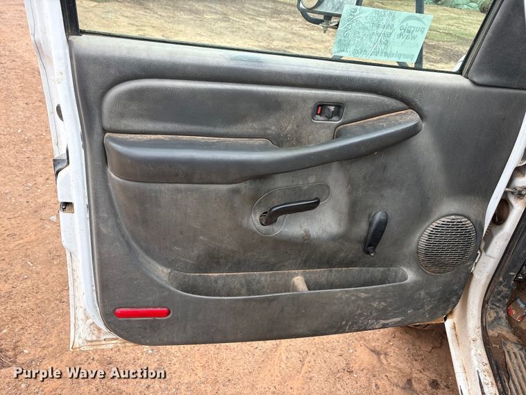 image for item EA7810 2007 Chevrolet Silverado 3500 Ext. Cab flatbed truck