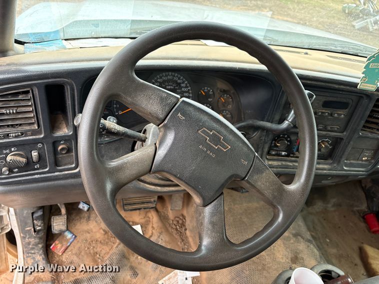 image for item EA7810 2007 Chevrolet Silverado 3500 Ext. Cab flatbed truck