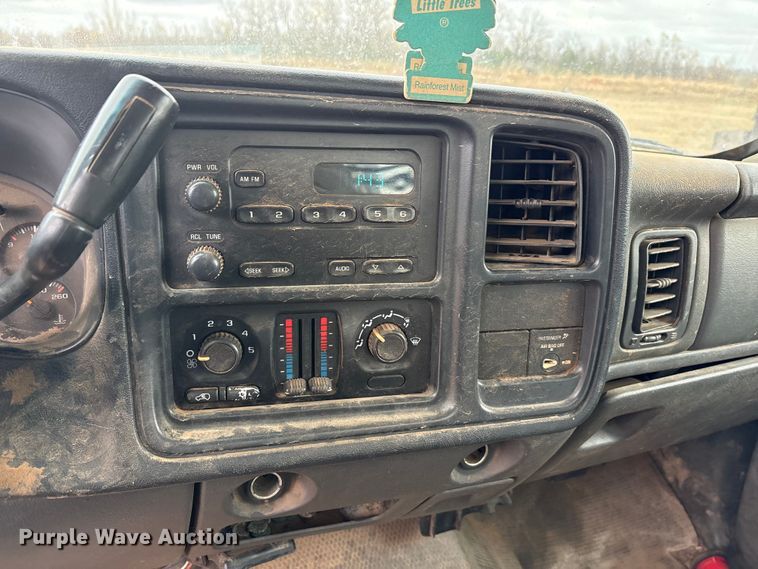 image for item EA7810 2007 Chevrolet Silverado 3500 Ext. Cab flatbed truck