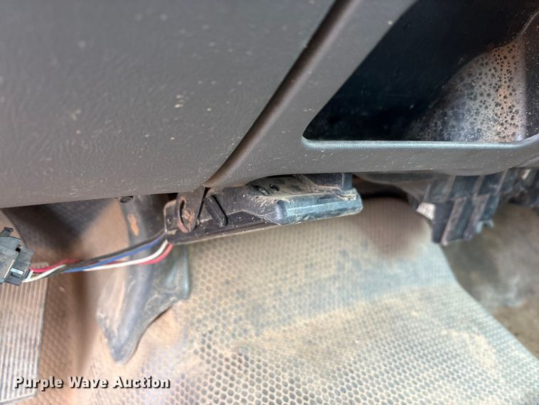 image for item EA7810 2007 Chevrolet Silverado 3500 Ext. Cab flatbed truck