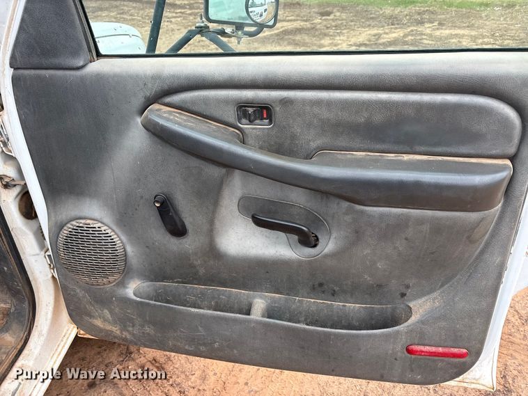 image for item EA7810 2007 Chevrolet Silverado 3500 Ext. Cab flatbed truck