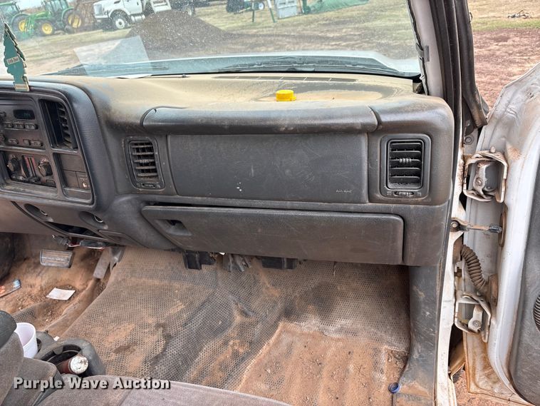 image for item EA7810 2007 Chevrolet Silverado 3500 Ext. Cab flatbed truck