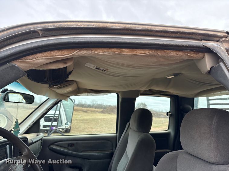 image for item EA7810 2007 Chevrolet Silverado 3500 Ext. Cab flatbed truck