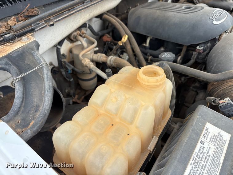 image for item EA7810 2007 Chevrolet Silverado 3500 Ext. Cab flatbed truck