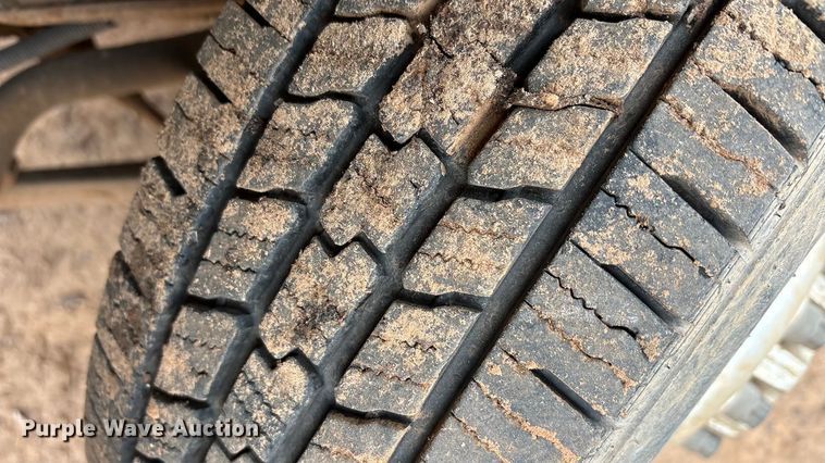 image for item EA7810 2007 Chevrolet Silverado 3500 Ext. Cab flatbed truck