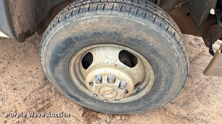 image for item EA7810 2007 Chevrolet Silverado 3500 Ext. Cab flatbed truck