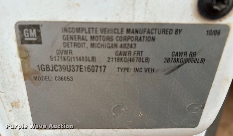 image for item EA7810 2007 Chevrolet Silverado 3500 Ext. Cab flatbed truck