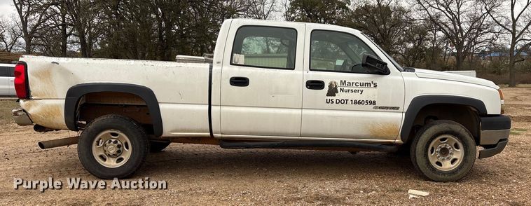 image for item EA7812 2005 Chevrolet Silverado 2500HD Crew Cab pickup truck