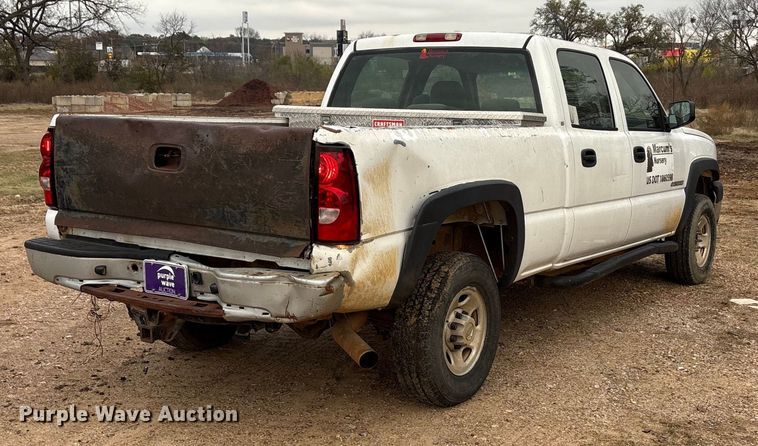 image for item EA7812 2005 Chevrolet Silverado 2500HD Crew Cab pickup truck