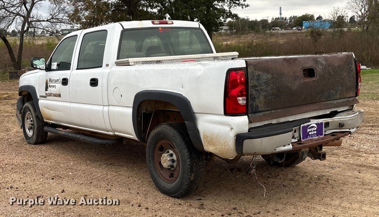 image for item EA7812 2005 Chevrolet Silverado 2500HD Crew Cab pickup truck