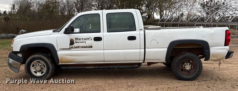 image for item EA7812 2005 Chevrolet Silverado 2500HD Crew Cab pickup truck
