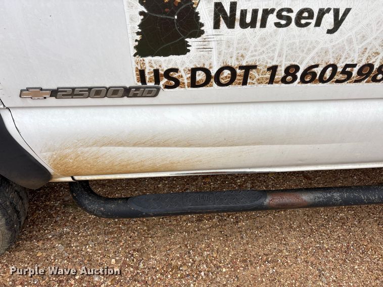 image for item EA7812 2005 Chevrolet Silverado 2500HD Crew Cab pickup truck