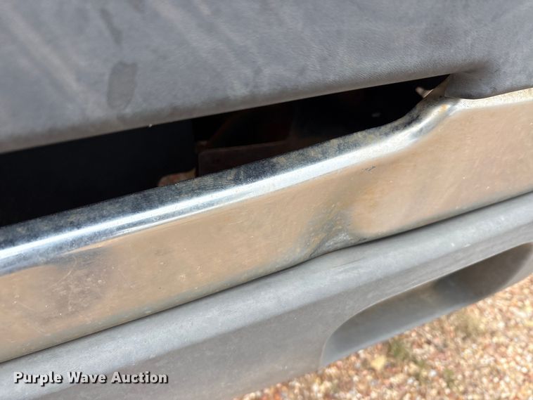 image for item EA7812 2005 Chevrolet Silverado 2500HD Crew Cab pickup truck