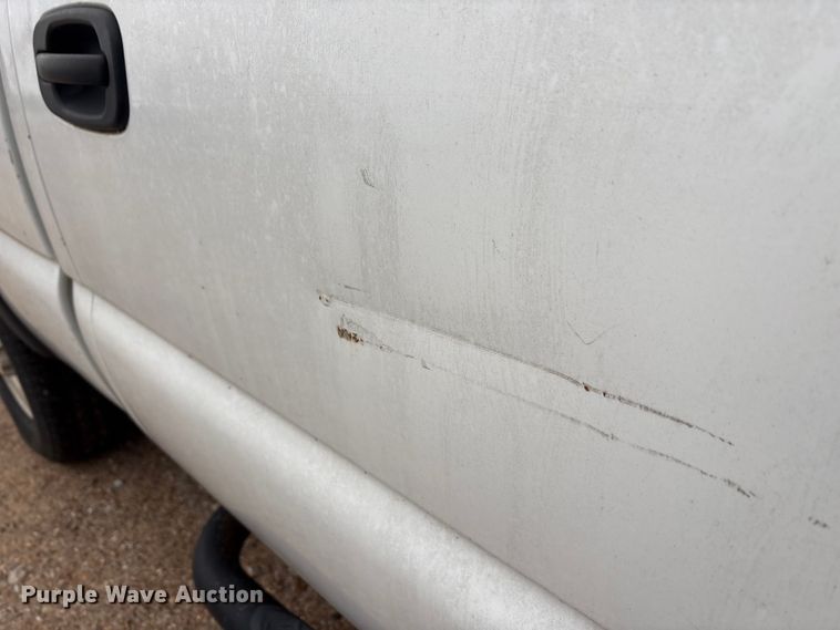 image for item EA7812 2005 Chevrolet Silverado 2500HD Crew Cab pickup truck