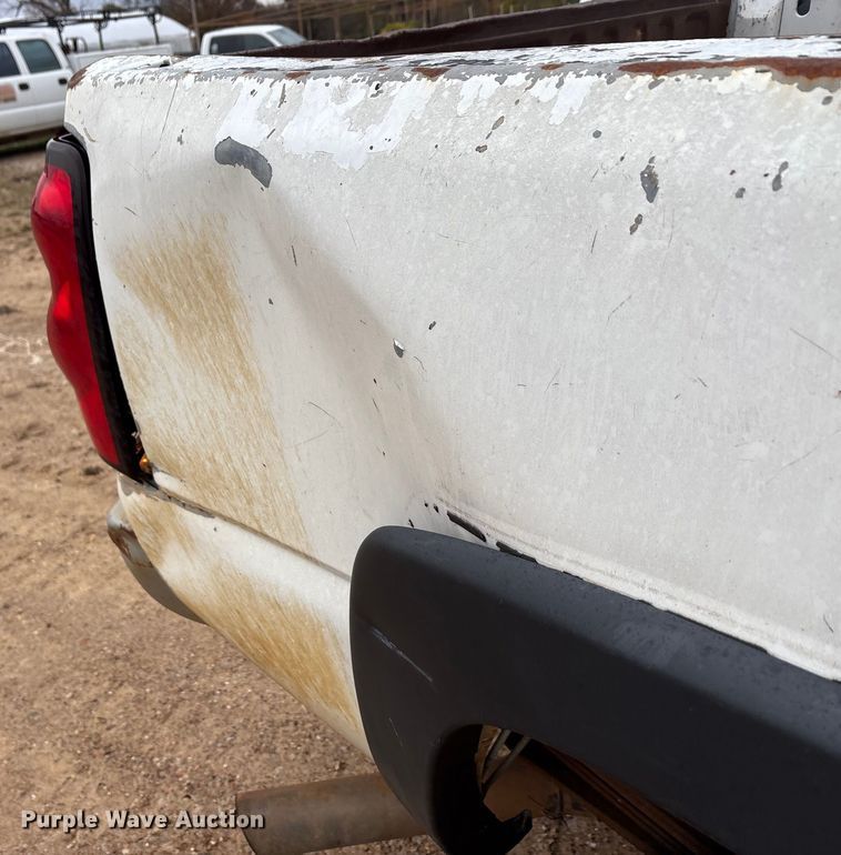 image for item EA7812 2005 Chevrolet Silverado 2500HD Crew Cab pickup truck