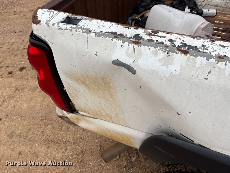 image for item EA7812 2005 Chevrolet Silverado 2500HD Crew Cab pickup truck