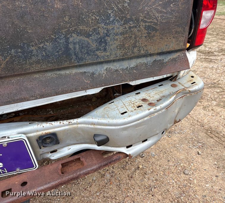 image for item EA7812 2005 Chevrolet Silverado 2500HD Crew Cab pickup truck