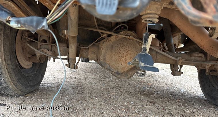 image for item EA7812 2005 Chevrolet Silverado 2500HD Crew Cab pickup truck