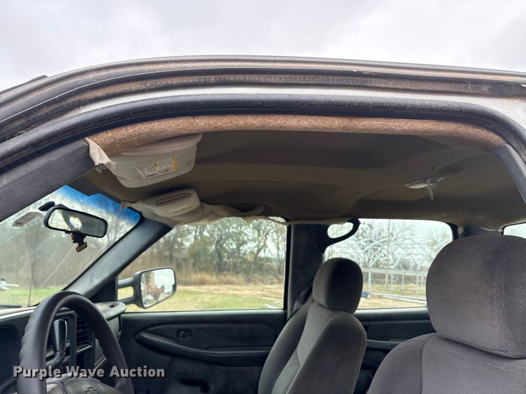 image for item EA7812 2005 Chevrolet Silverado 2500HD Crew Cab pickup truck