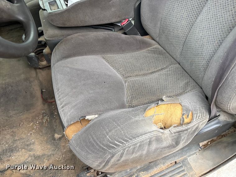 image for item EA7812 2005 Chevrolet Silverado 2500HD Crew Cab pickup truck