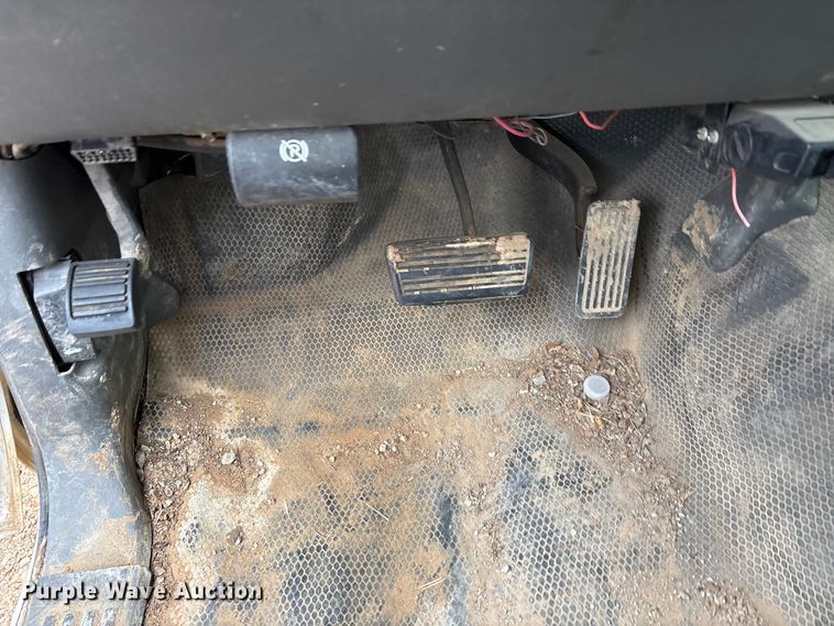 image for item EA7812 2005 Chevrolet Silverado 2500HD Crew Cab pickup truck