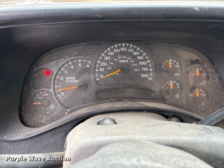 image for item EA7812 2005 Chevrolet Silverado 2500HD Crew Cab pickup truck